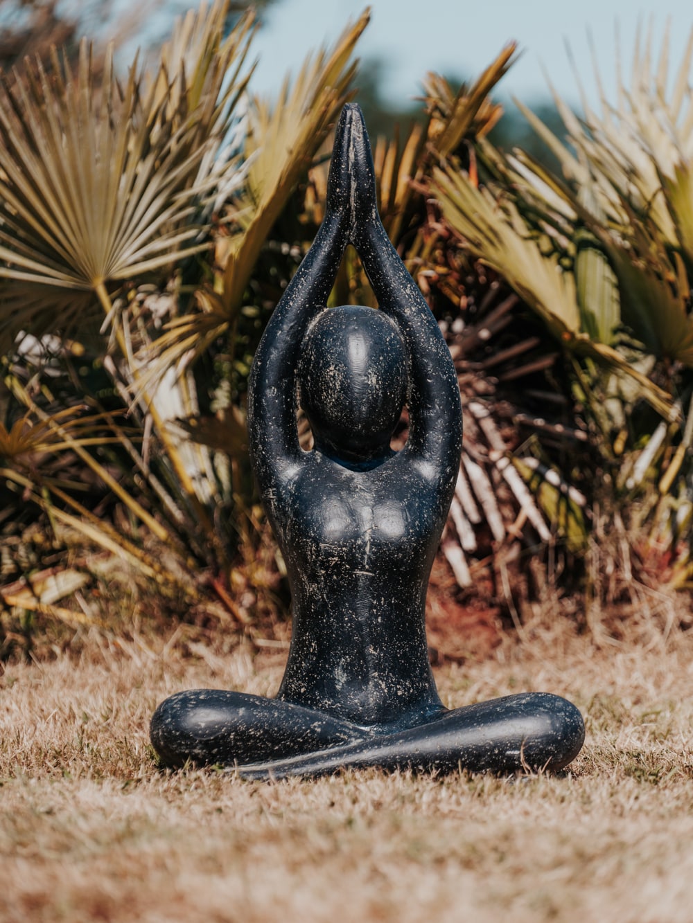 Statue de Jardin Yoga Extérieur Zen Main au Ciel 80cm Pierre Noir