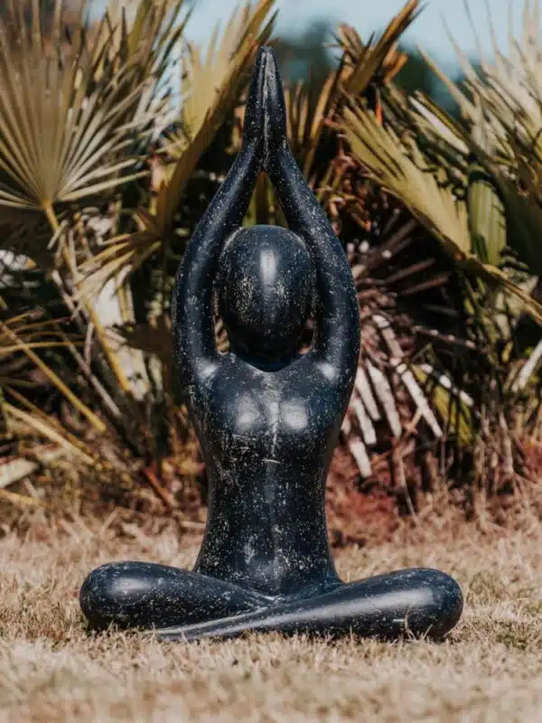 statue de jardin extérieur yoga relax main au ciel pierre noir 80cm grossiste statue de jardin