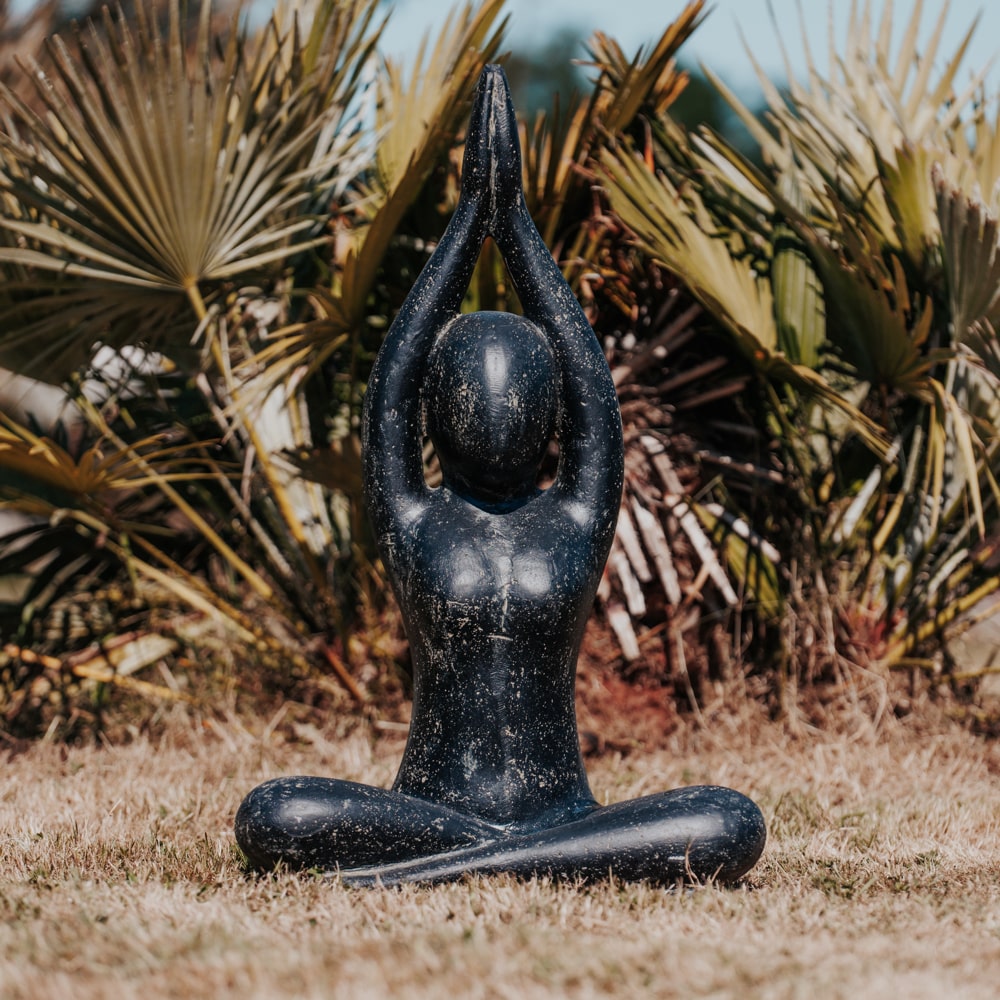statue de jardin extérieur yoga relax main au ciel pierre noir 80cm grossiste statue de jardin