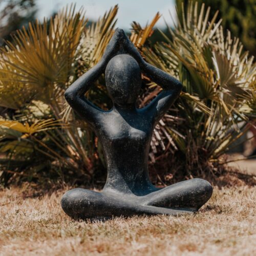 statue de jardin yoga position main sur la tête Pierre noir 80cm grossiste statue de jardin