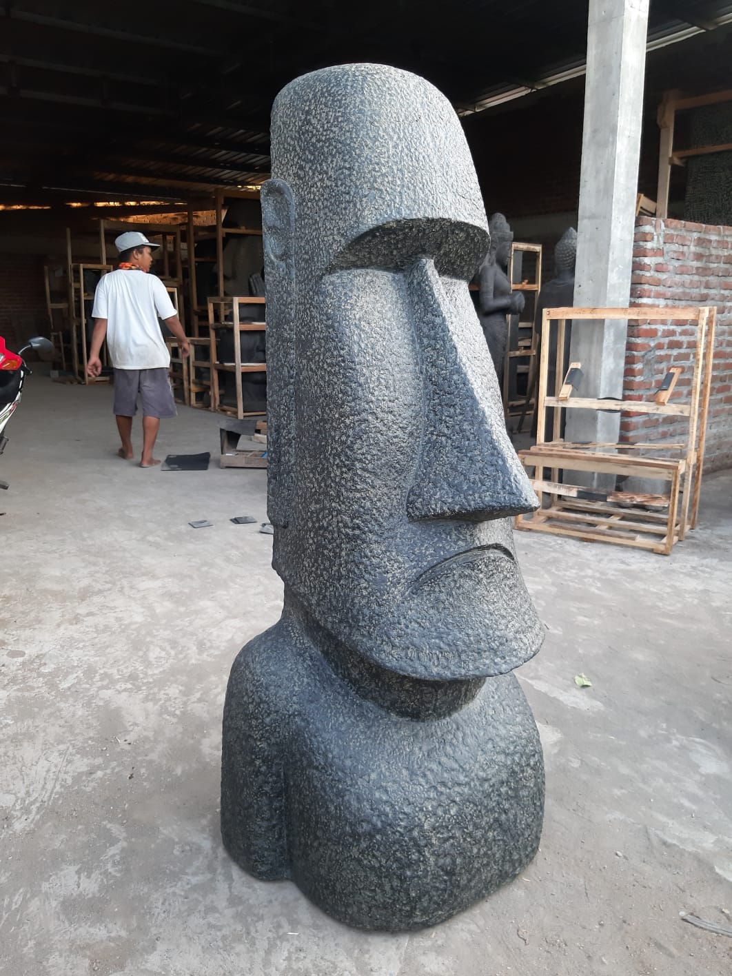 Statue de Jardin île de Pâques Moaï Visage Allongé en Colère 150cm