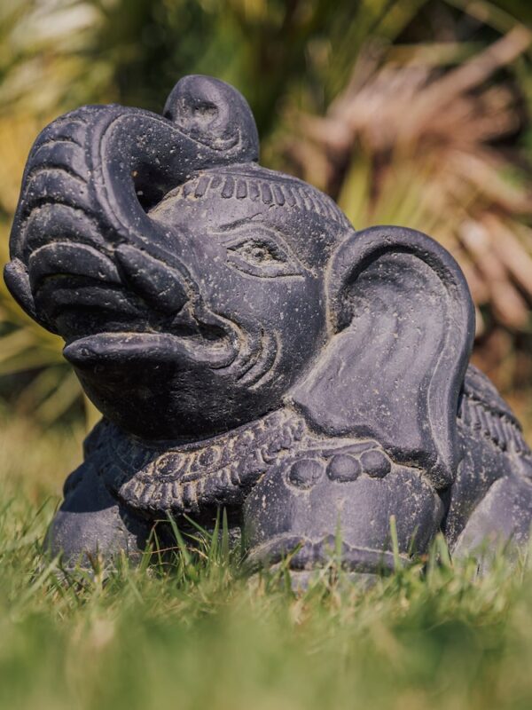 statue elephant indien jardin extérieur décoration deco noir 33cm grossiste statue de jardin