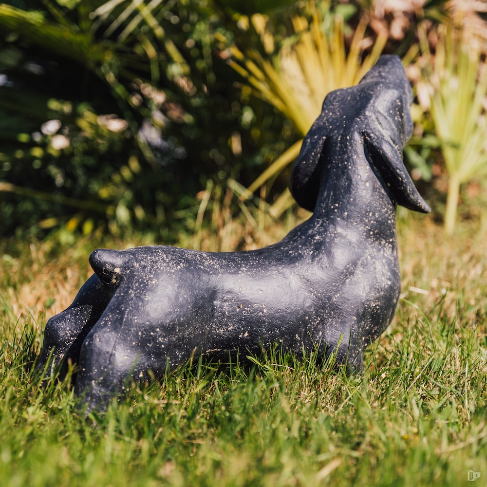 statue chien teckel extérieur jardin pierre noir 40cm grossiste statue de jardin