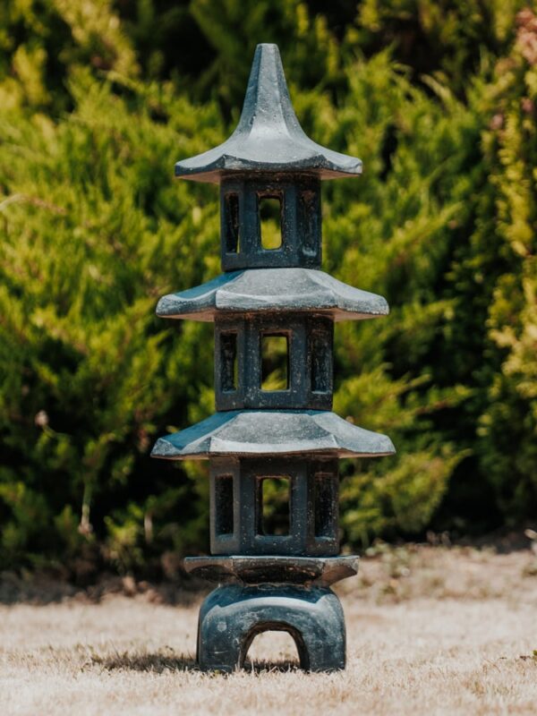 lampe japonaise lanterne pagode 100cm statue de jardin noir tokyo grossiste statue de jardin