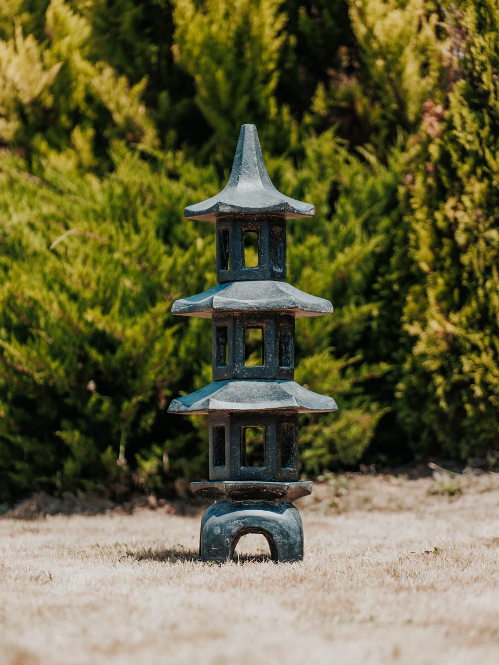 lampe japonaise lanterne pagode statue de jardin noir antique 100cm tokyo grossiste statue de jardin