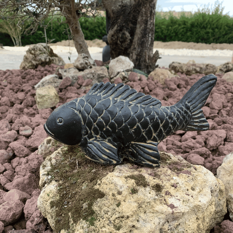 statue de jardin petit poisson carpe noir antique 25cm grossiste statue de jardin