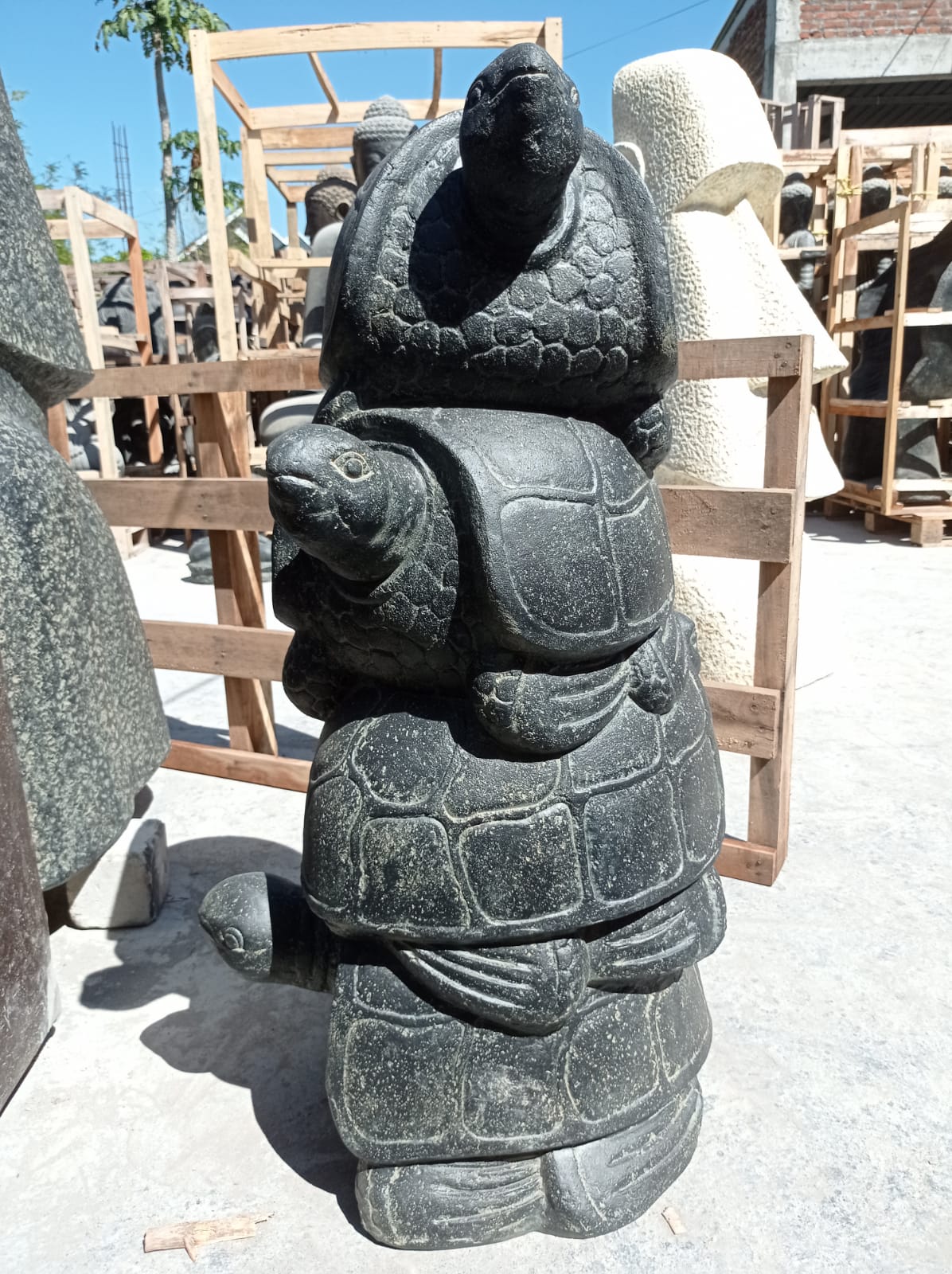 statue tortues empillées décoration jardin en pierre noir 100cm 4