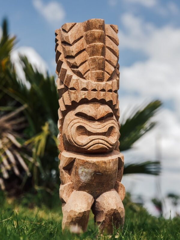 Statue de Jardin extérieur intérieur Totem statue Tiki Polynésie Océanie Bois Cocotier 50cm Hawai Grossiste statue de jardin