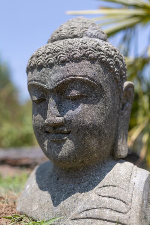 statue de jardin buste de bouddha souriant en pierre volcanique 50cm
