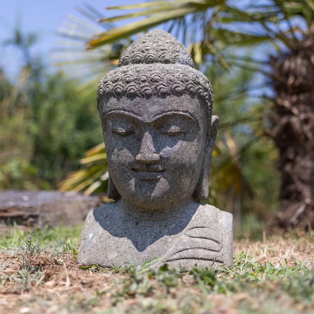 statue extérieur buste de bouddha souriant en pierre volcanique 50cm