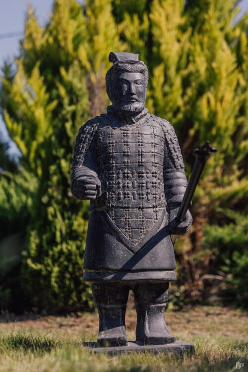 statue guerrier chinois xian japonais debout lance jardin extérieur noir 100cm grossiste statue de jardin