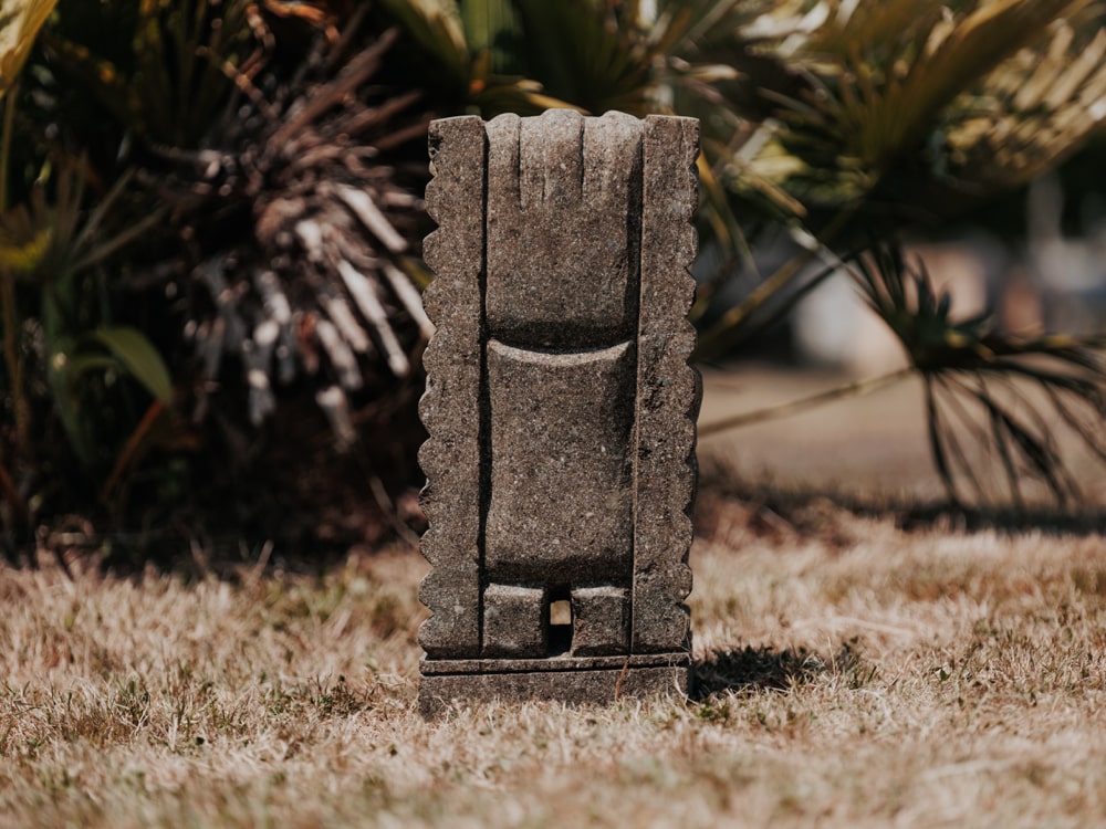 statue de jardin extérieur totem tiki polynésie tikibar en pierre volcanique 50cm tupai grossiste statue de jardin