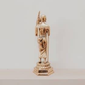 statuette statue moine debout finition or doré antique en laiton 28cm grossiste statue en bronze