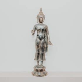 Statuetta di Buddha in piedi di colore bronzo 58 cm