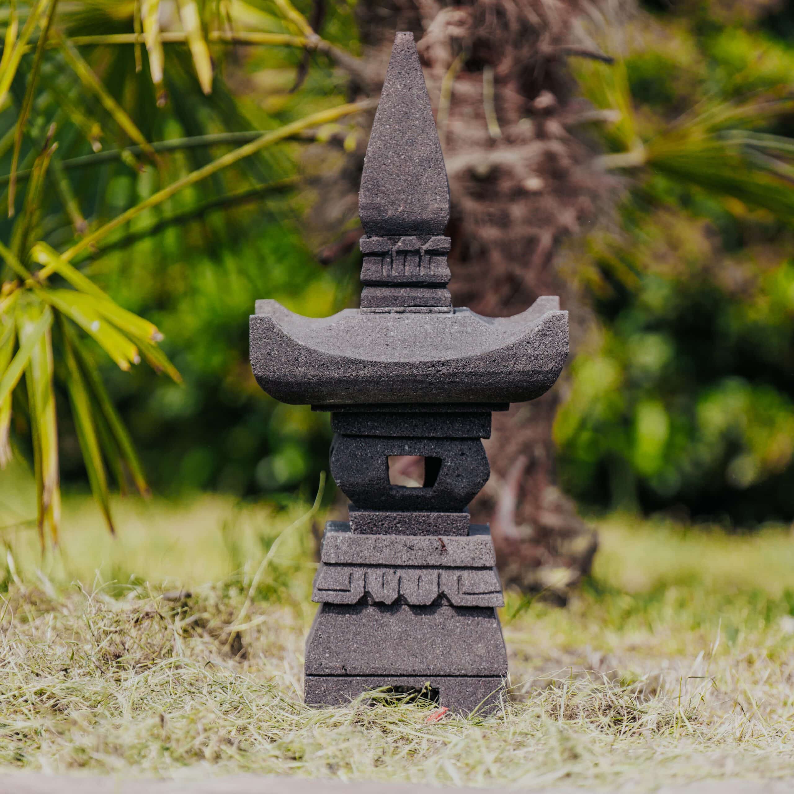 Lanterne japonaise pagode zen en pierre de lave 90 cm