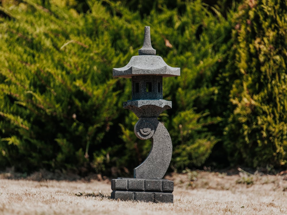 lampe japonaise lanterne pagode statue de jardin en pierre de lave 90cm kamogawa statue de jardin