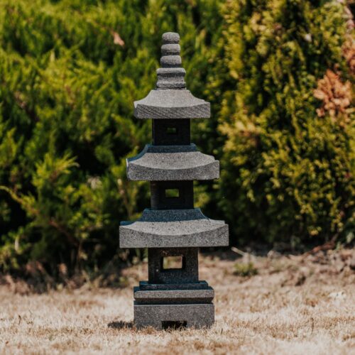 lampe japonaise lanterne pagode statue de jardin en pierre de lave 80cm meguro grossiste statue de jardin