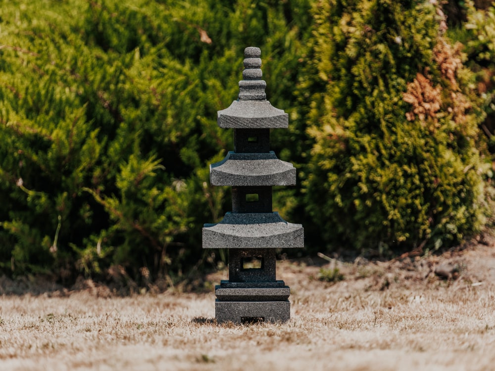 lanterne japonaise pagode extérieur en pierre de lave 80cm meguro grossiste statue de jardin