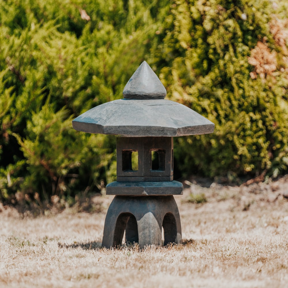 lampe japonaise lanterne pagode statue de jardin en pierre naturelle noir 70cm kansai décoration jardin zen