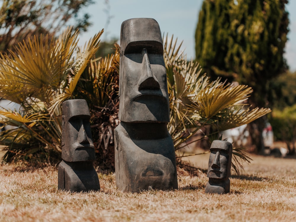 statue ile de pâques moai pour extérieur jardin en pierre naturelle noir antique 50cm 100cm 30cmgrossiste statue de jardin