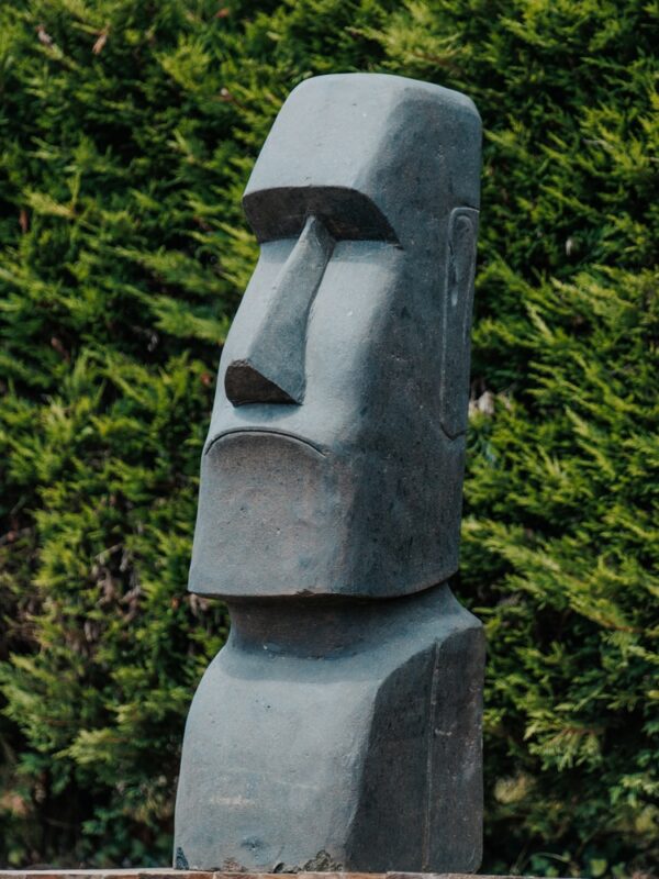 statue ile de pâques moai pour extérieur jardin en pierre naturelle noir antique 120cm grossiste statue de jardin