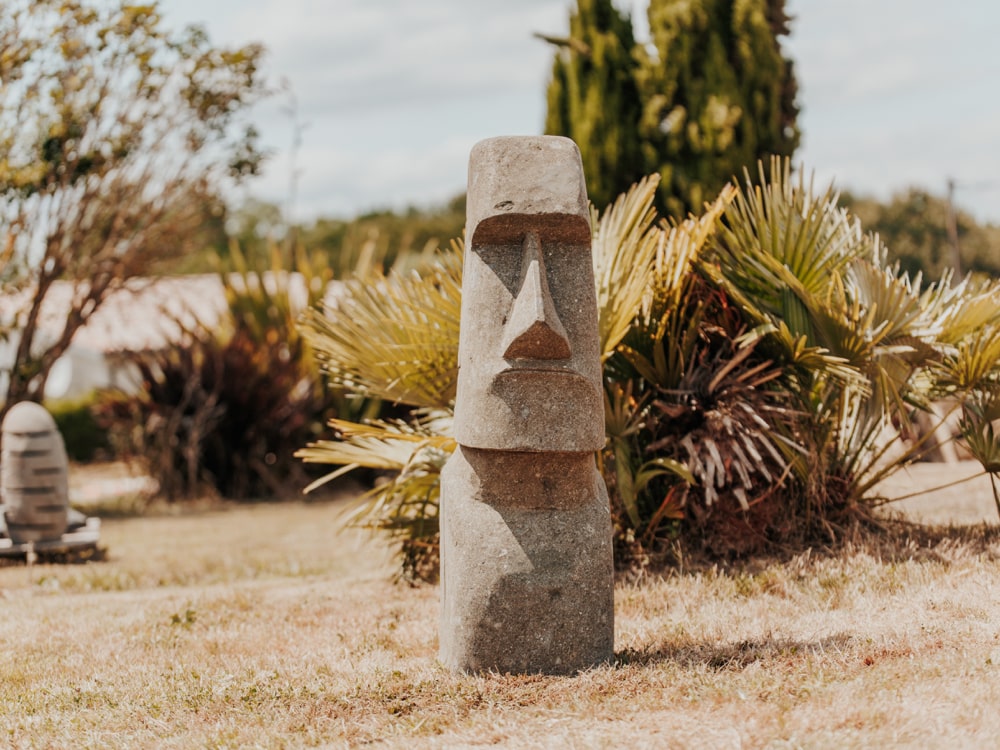 statue de jardin XXL ile de pâques moai visage extérieur en pierre volcanique 100cm grossiste statue de jardin
