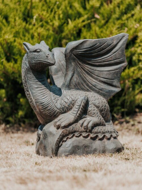 statue de jardin extérieur décoration dragon en pierre naturelle noir antique 70cm grossiste statue de jardin