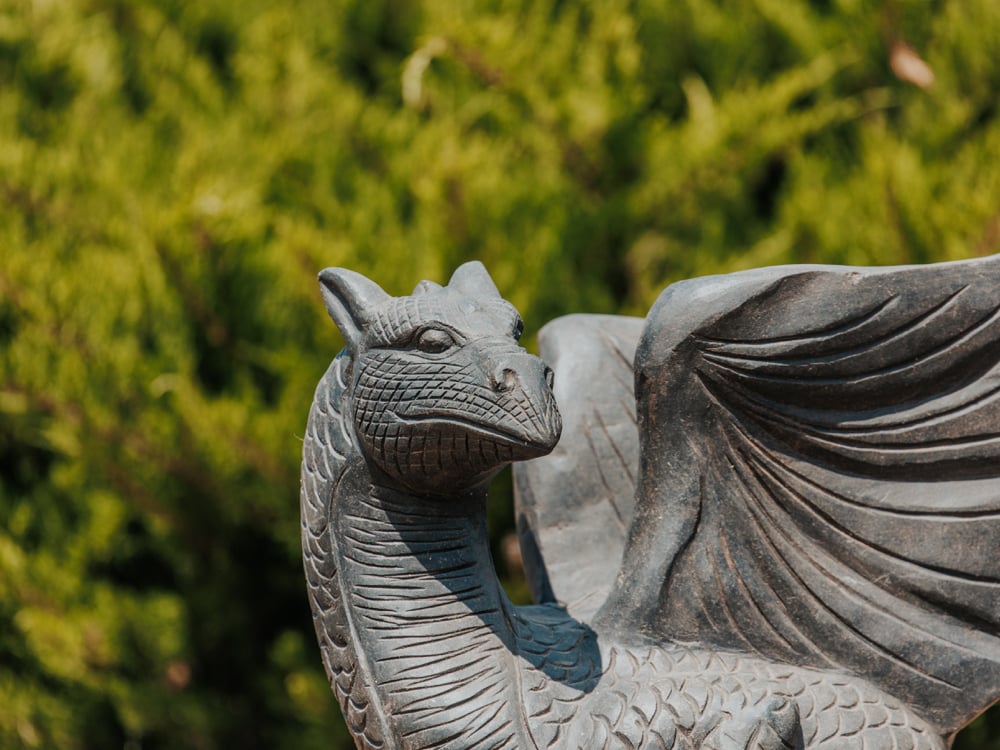 statue de jardin extérieur dragon en pierre naturelle noir 70cm grossiste statue de jardin