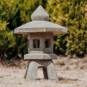 Lanterne de style japonais, pagode à trois avant-toits en pierre coulée,  décoration de jardin : : Cuisine et Maison