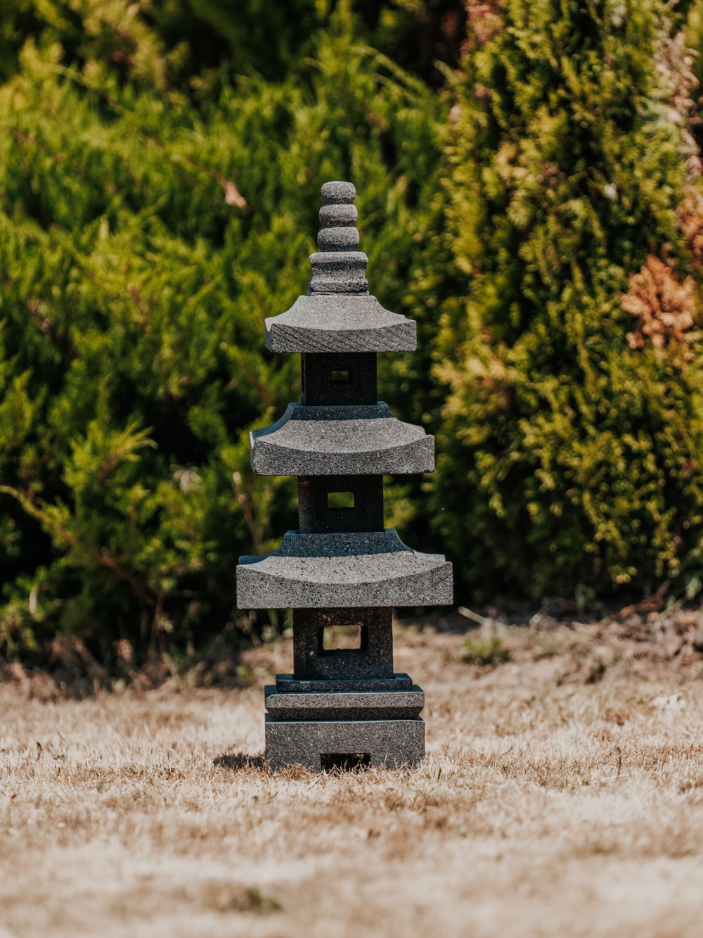 lampe japonaise lanterne pagode statue de jardin en pierre naturelle 80cm meguro grossiste statue de jardin