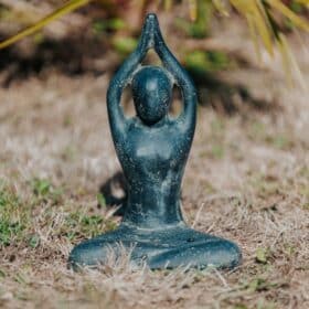 Statue jardin salamba yoga main au ciel, noir antique 30cm