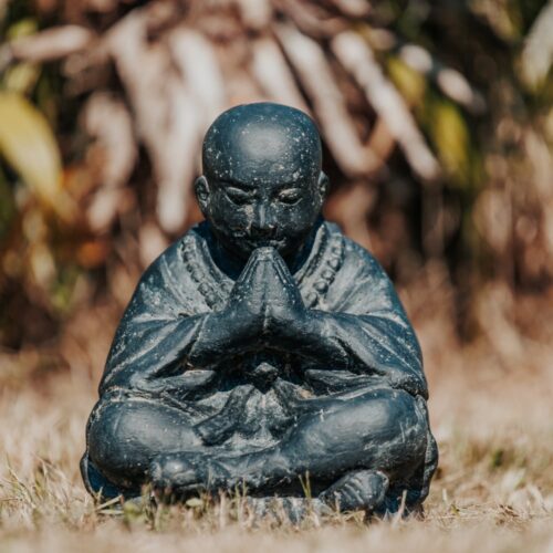 statue moine shaolin assis bouddhiste prière noir 30cm grossiste statue de jardin