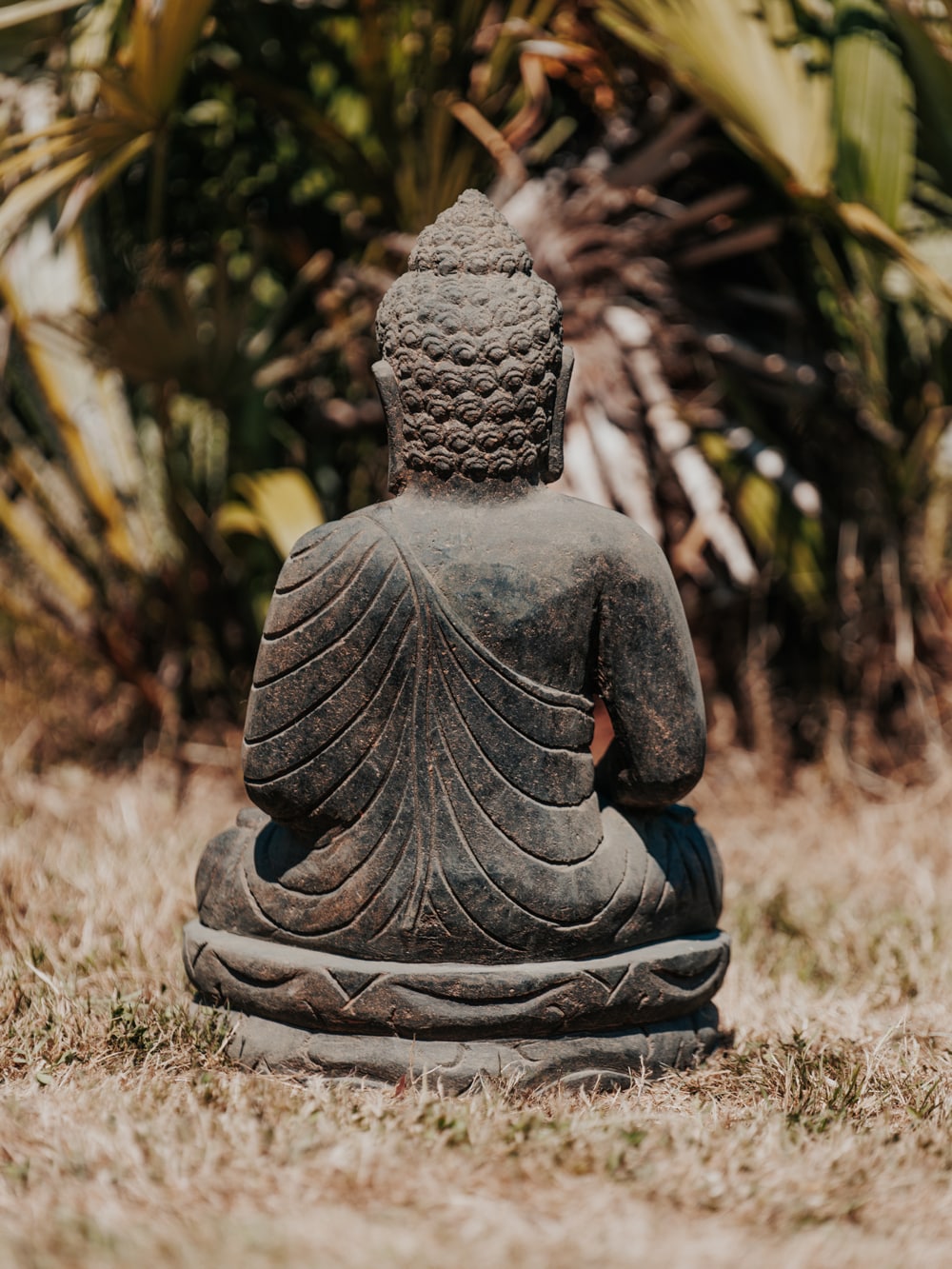statue bouddha zen assis méditation jardin extérieur pierre naturelle noir décoration 50cm grossiste statue de jardin