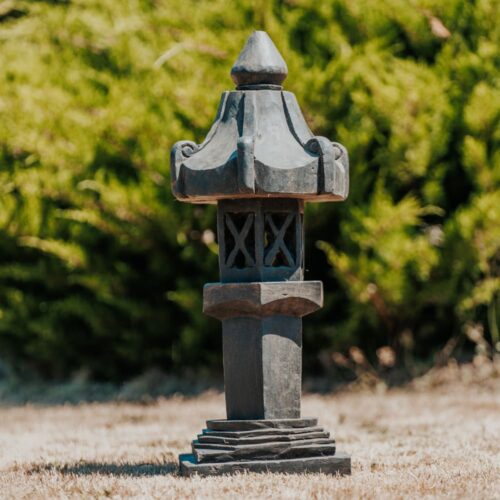lampe japonaise lanterne pagode statue de jardin en pierre volcanique noir 80cm kobe grossiste statue de jardin