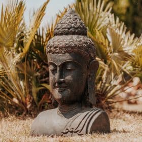 Gartenstatue Buddha-Büste im Freien aus natürlichem Vulkangestein schwarz antik 80 cm