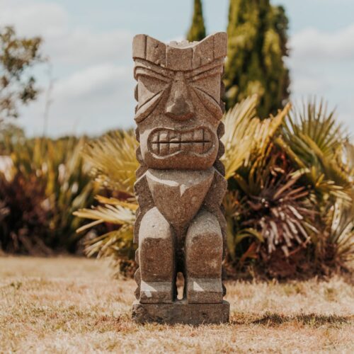 statue tiki totem jardin extérieur polynésie océanie en pierre naturelle 100cm warrior grossiste statue de jardin