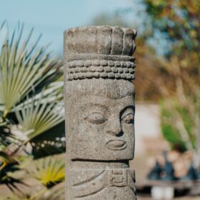 Grand totem de jardin Tête de tiki en pierre Ornement de statue de Tiki  Sculpture de tête de Moai Décoration de ciment riki Figure de jardin moai  Totem religieux -  Canada