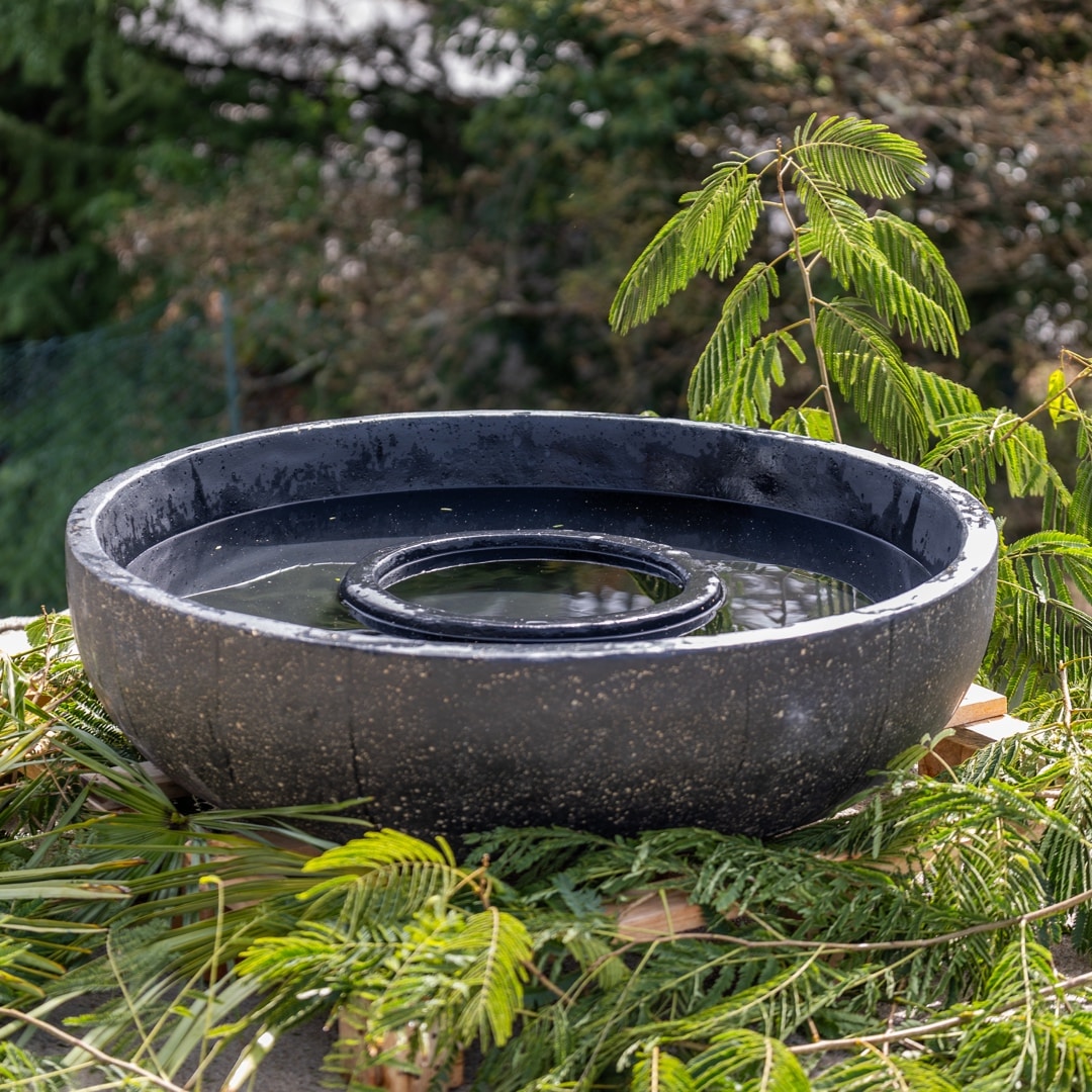 bassin rond pour fontaine tête de bouddha noir antique avec eau 100cm