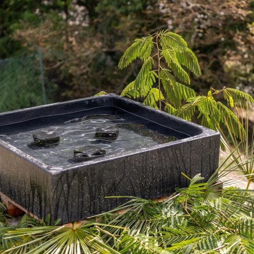 bassin carré pour fontaine tête de bouddha noir antique 100cm