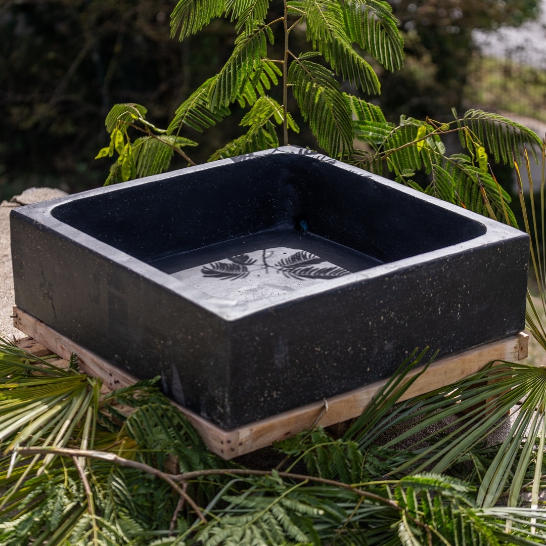 bassin carré pour fontaine de jardin tête de bouddha noir antique 75cm