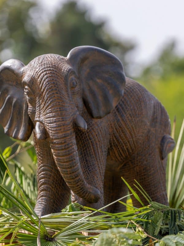 statue éléphant extérieur en pierre reconstituée noir antique 85cm