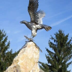 grande statue de jardin en métal acier inoxydable aigle royal sur pierre fer 107cm