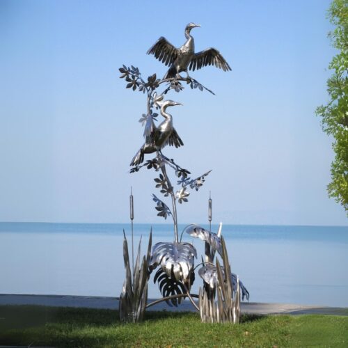 paire de sculpture oiseaux cormorans grande ailes en acier inoxydable sur plantes végétaux 300cm moderne