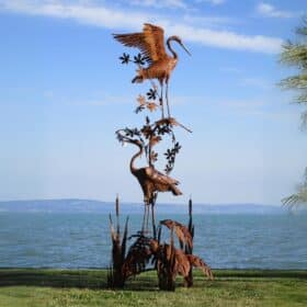 paire statue 2 hérons cigognes sur végétaux en métal rouillé fer 300cm