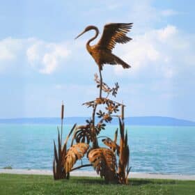 statue cigogne grande ailes en métal rouillé sur plantes végétaux 218cm oiseau 3
