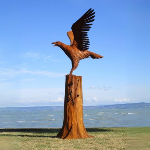 très grande statue de jardin aigle royal sur un arbre en métal rouillé fer extérieur 385cm