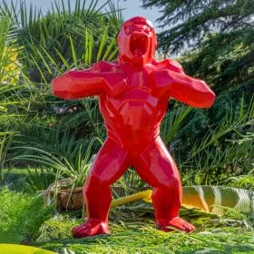 Statue gorille en pierre reconstituée rouge écarlate FACE