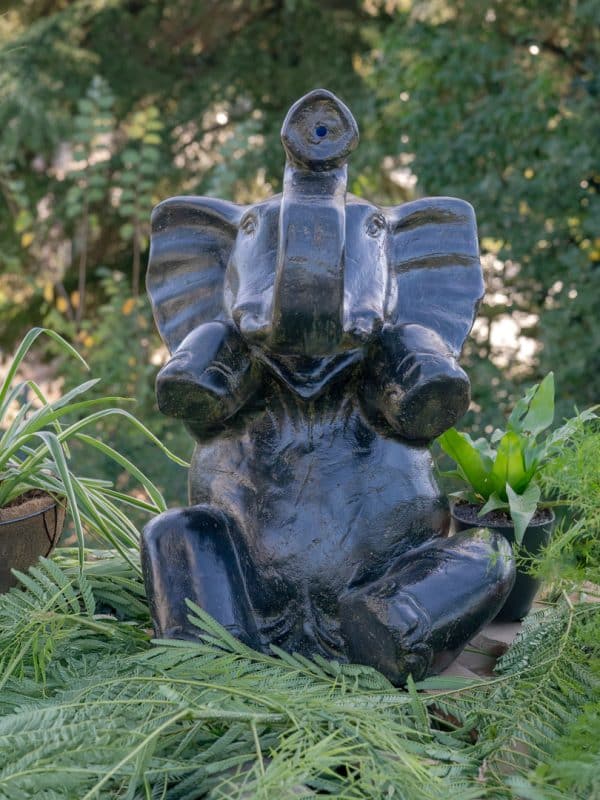 Statue fontaine éléphant assis noir antique FACE