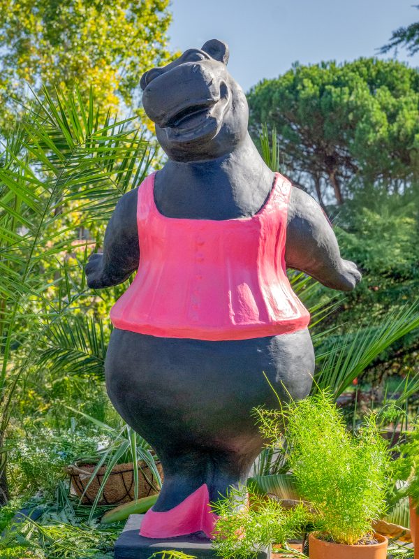 Statue hippopotame danseuse rose en pierre reconstituée FACE