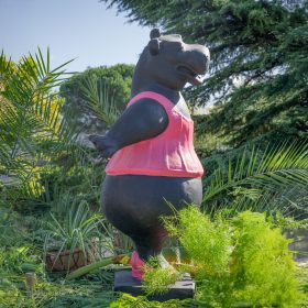 Statue hippopotame danseuse rose en pierre reconstituée PROFILE